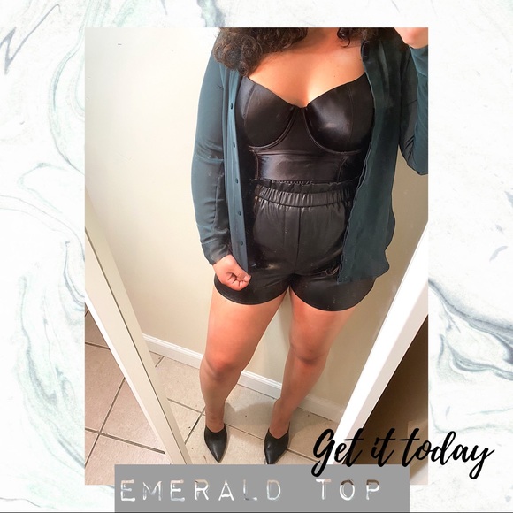 H&M Tops - SALE TODAY Polyester emerald green button down top